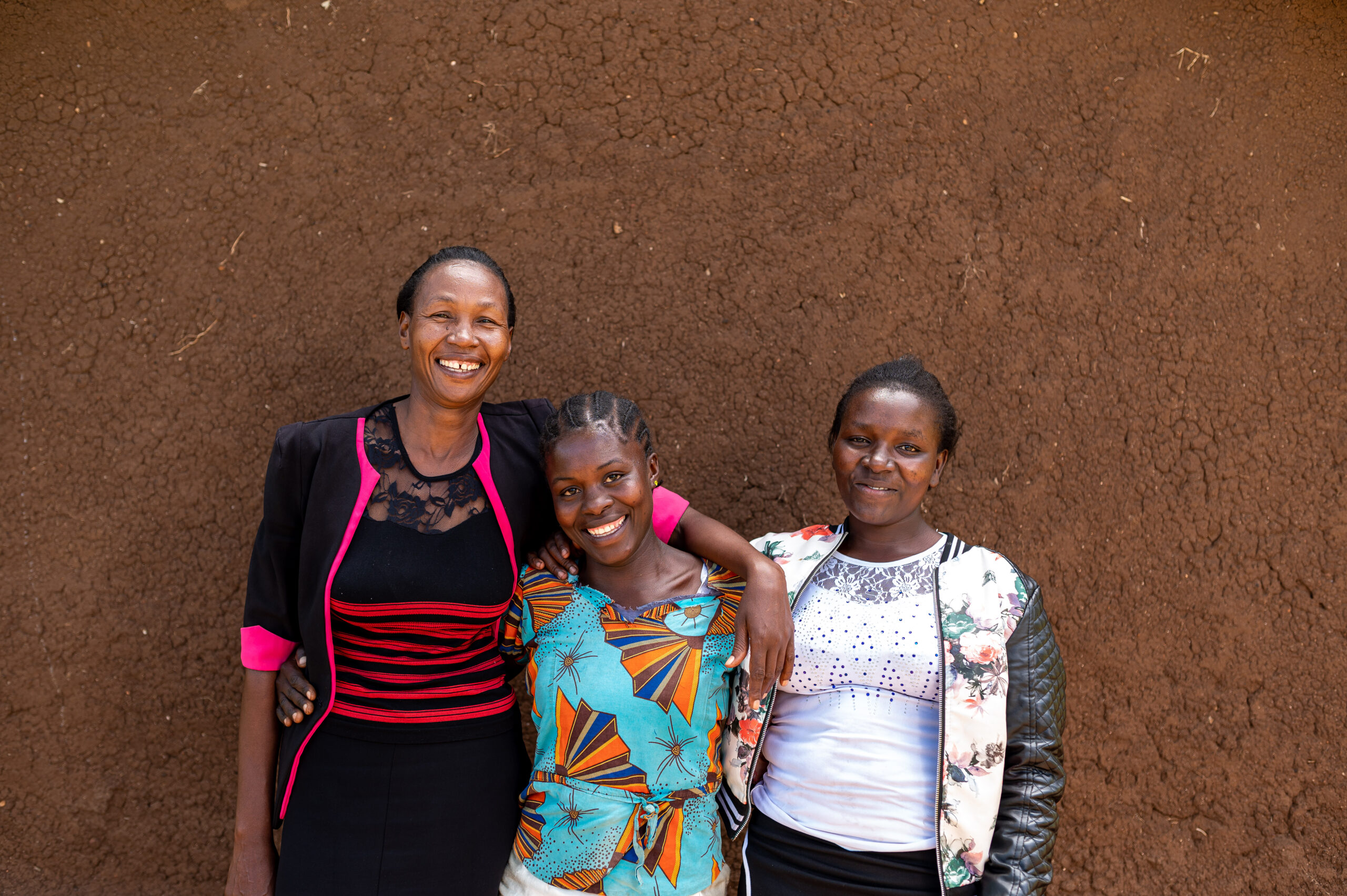 Meer dan 5.000 meisjes (10-19 jaar) in Kenia die niet naar school gingen, leerden beter lezen en rekenen, dankzij het Education for Life project.