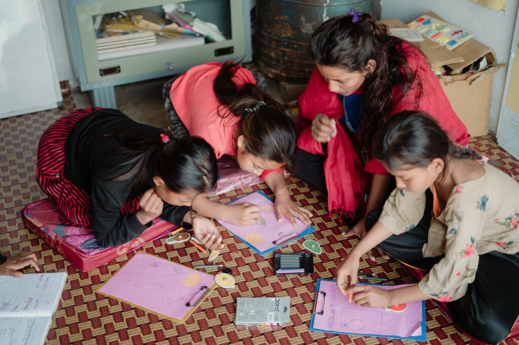 Beeld van het ENGAGE (Empowering New Generation of Adolescent Girls with Education) project in Nepal