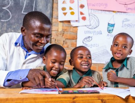 Let's learn through Play in Rwanda - docent Olivier