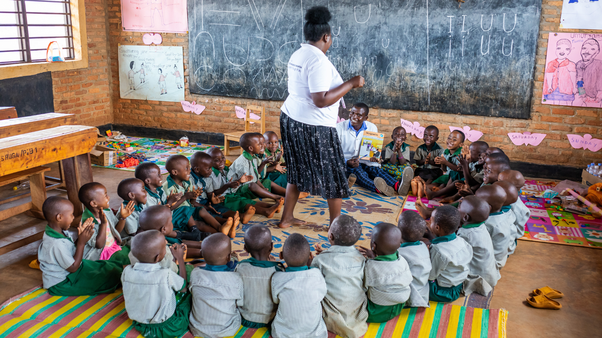 Let's learn through Play in Rwanda - docent Olivier